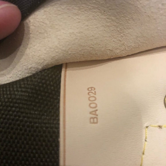 Louis Vuitton Garment Cover - Picture 6 of 8